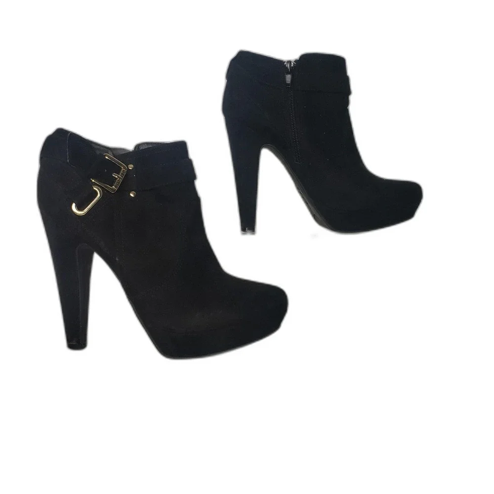 G BY GUESS GGDARLYNG2 Black Heeled Faux Suede Boots Booties Womens Size 7.5